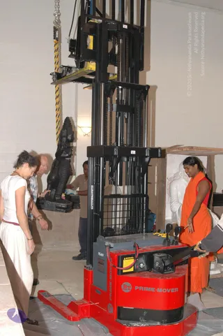 2007-November-7-to-9-Kailasa-in-LosAngeles-Making-of-Temple