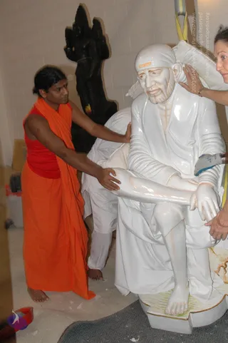 2007-November-7-to-9-Kailasa-in-LosAngeles-Making-of-Temple