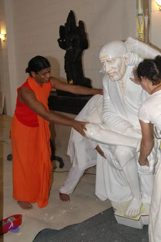 2007-November-7-to-9-Kailasa-in-LosAngeles-Making-of-Temple