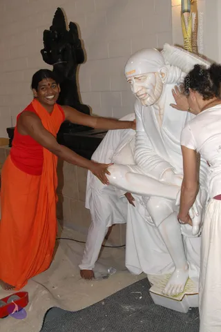 2007-November-7-to-9-Kailasa-in-LosAngeles-Making-of-Temple