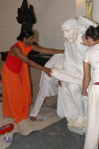 2007-November-7-to-9-Kailasa-in-LosAngeles-Making-of-Temple