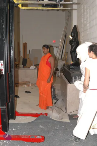 2007-November-7-to-9-Kailasa-in-LosAngeles-Making-of-Temple