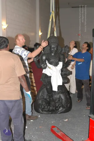 2007-November-7-to-9-Kailasa-in-LosAngeles-Making-of-Temple