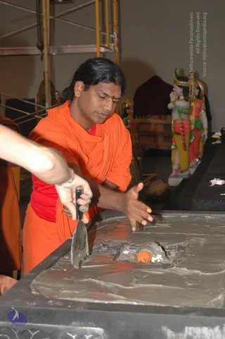2007-November-7-to-9-Kailasa-in-LosAngeles-Making-of-Temple