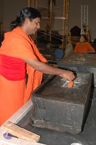 2007-November-7-to-9-Kailasa-in-LosAngeles-Making-of-Temple