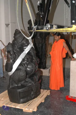2007-November-7-to-9-Kailasa-in-LosAngeles-Making-of-Temple