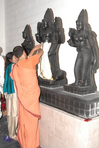 2007-November-7-to-9-Kailasa-in-LosAngeles-Making-of-Temple