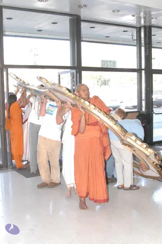 2007-November-7-to-9-Kailasa-in-LosAngeles-Making-of-Temple
