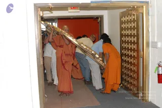 2007-November-7-to-9-Kailasa-in-LosAngeles-Making-of-Temple