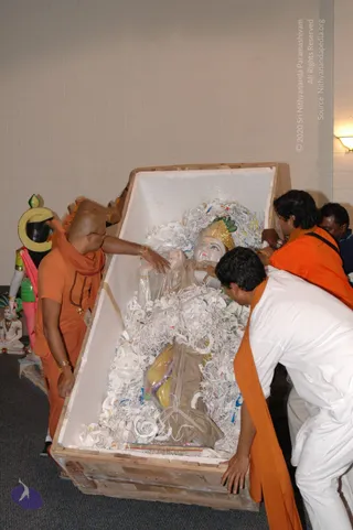 2007-November-7-to-9-Kailasa-in-LosAngeles-Making-of-Temple