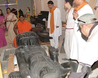 2007-November-7-to-9-Kailasa-in-LosAngeles-Making-of-Temple
