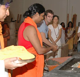 2007-November-7-to-9-Kailasa-in-LosAngeles-Making-of-Temple