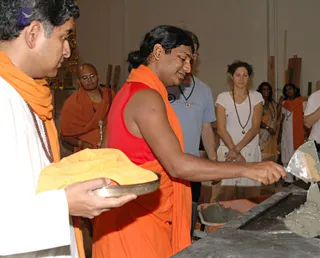 2007-November-7-to-9-Kailasa-in-LosAngeles-Making-of-Temple