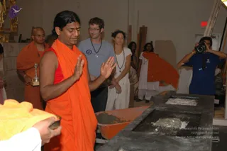 2007-November-7-to-9-Kailasa-in-LosAngeles-Making-of-Temple