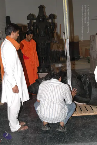 2007-November-7-to-9-Kailasa-in-LosAngeles-Making-of-Temple