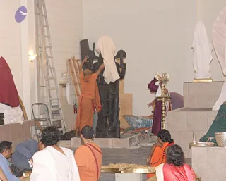 2007-November-7-to-9-Kailasa-in-LosAngeles-Making-of-Temple