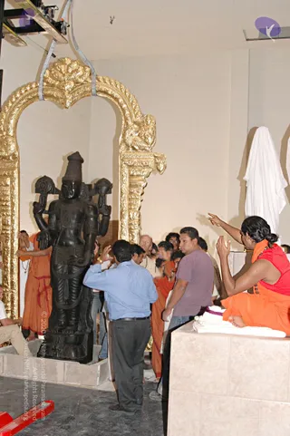 2007-November-7-to-9-Kailasa-in-LosAngeles-Making-of-Temple