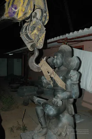 2007-SACREDARTS-DEPARTMENT-SHIFTING-IDOLS-TO-LA