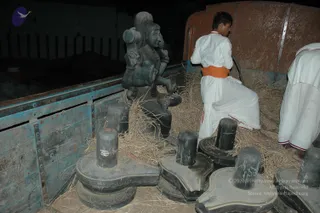 2007-SACREDARTS-DEPARTMENT-SHIFTING-IDOLS-TO-LA
