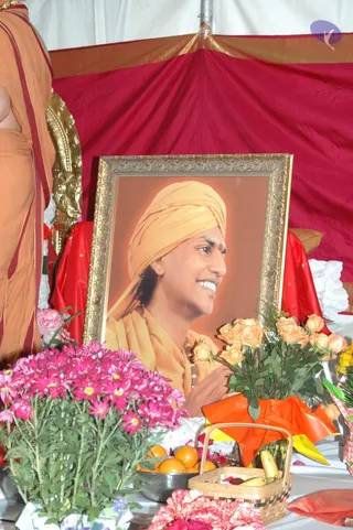 11May08_darshan_052_CMP_WM