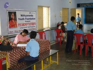 2009-Nithyananda-Youth-Foundation-Offers-Eyecheckup-to-Students