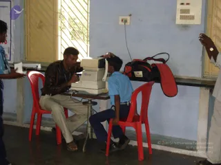 2009-Nithyananda-Youth-Foundation-Offers-Eyecheckup-to-Students