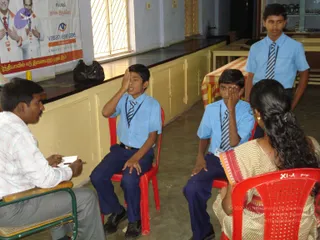 2009-Nithyananda-Youth-Foundation-Offers-Eyecheckup-to-Students