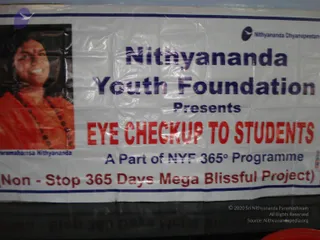 2009-Nithyananda-Youth-Foundation-Offers-Eyecheckup-to-Students