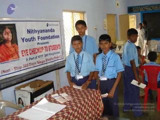 2009-Nithyananda-Youth-Foundation-Offers-Eyecheckup-to-Students