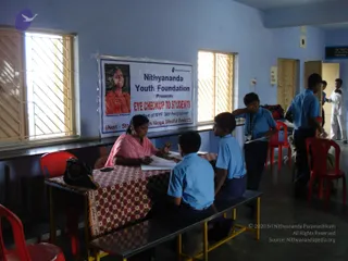 2009-Nithyananda-Youth-Foundation-Offers-Eyecheckup-to-Students