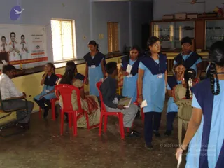 2009-Nithyananda-Youth-Foundation-Offers-Eyecheckup-to-Students