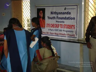 2009-Nithyananda-Youth-Foundation-Offers-Eyecheckup-to-Students