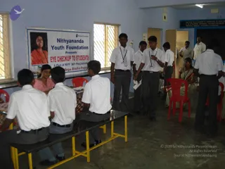 2009-Nithyananda-Youth-Foundation-Offers-Eyecheckup-to-Students