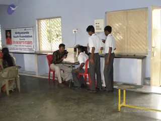 2009-Nithyananda-Youth-Foundation-Offers-Eyecheckup-to-Students