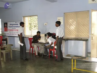 2009-Nithyananda-Youth-Foundation-Offers-Eyecheckup-to-Students