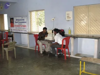 2009-Nithyananda-Youth-Foundation-Offers-Eyecheckup-to-Students