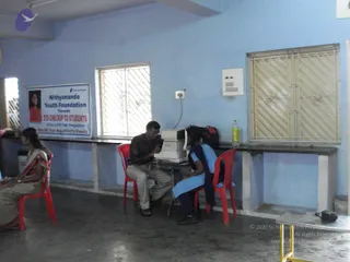 2009-Nithyananda-Youth-Foundation-Offers-Eyecheckup-to-Students