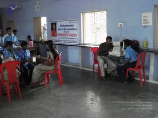 2009-Nithyananda-Youth-Foundation-Offers-Eyecheckup-to-Students