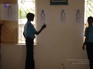 2009-Nithyananda-Youth-Foundation-Offers-Eyecheckup-to-Students