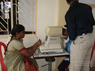 2009-Nithyananda-Youth-Foundation-Offers-Eyecheckup-to-Students
