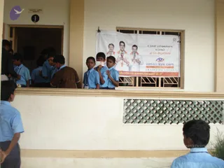 2009-Nithyananda-Youth-Foundation-Offers-Eyecheckup-to-Students