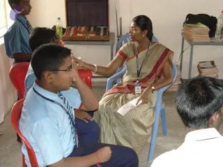 2009-Nithyananda-Youth-Foundation-Offers-Eyecheckup-to-Students