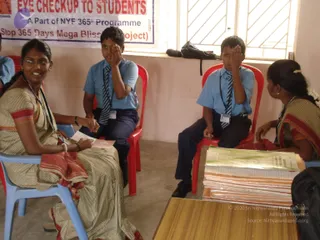 2009-Nithyananda-Youth-Foundation-Offers-Eyecheckup-to-Students