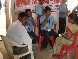 2009-Nithyananda-Youth-Foundation-Offers-Eyecheckup-to-Students