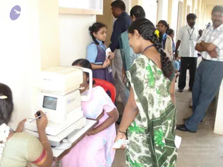 2009-Nithyananda-Youth-Foundation-Offers-Eyecheckup-to-Students