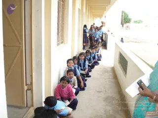 2009-Nithyananda-Youth-Foundation-Offers-Eyecheckup-to-Students