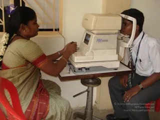 2009-Nithyananda-Youth-Foundation-Offers-Eyecheckup-to-Students