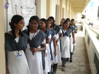 2009-Nithyananda-Youth-Foundation-Offers-Eyecheckup-to-Students