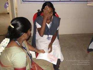 2009-Nithyananda-Youth-Foundation-Offers-Eyecheckup-to-Students