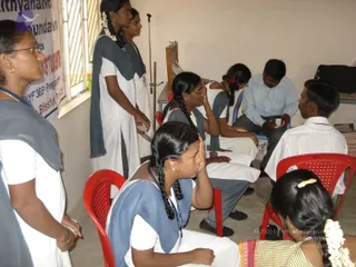 2009-Nithyananda-Youth-Foundation-Offers-Eyecheckup-to-Students